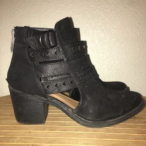 black booties!!